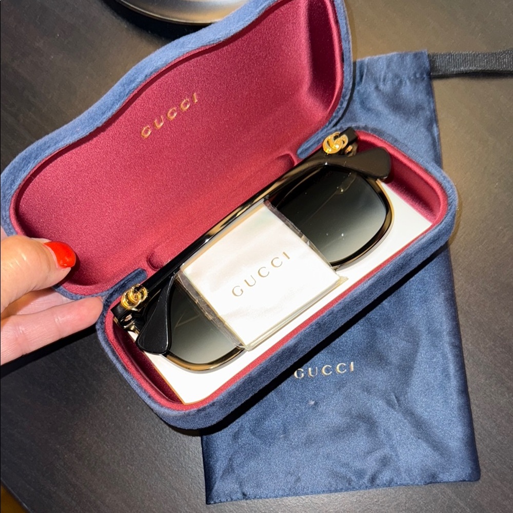 Gucci Black Luxury Sunglasses with Case, Pouch, Cloth and Pamphlets. Auth